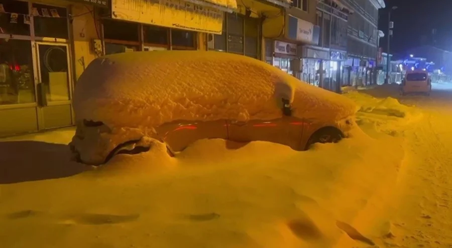 Erzurum'da sıcaklık eksi 31 dereceye düştü; sokaklar boş kaldı
