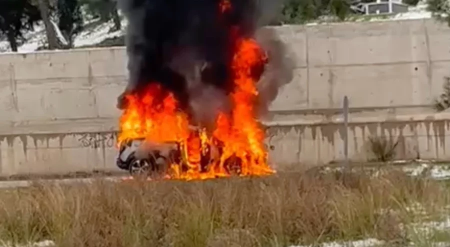 Bursa'da seyir halindeki otomobil alev topuna döndü
