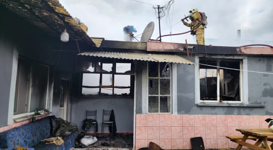 Bursa'da müstakil evde korkutan yangın! Dumandan etkilenen yaşlı adam hastaneye kaldırıldı