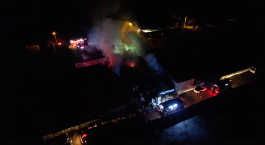 Bursa'da palet fabrikasındaki yangın kontrol altına alındı