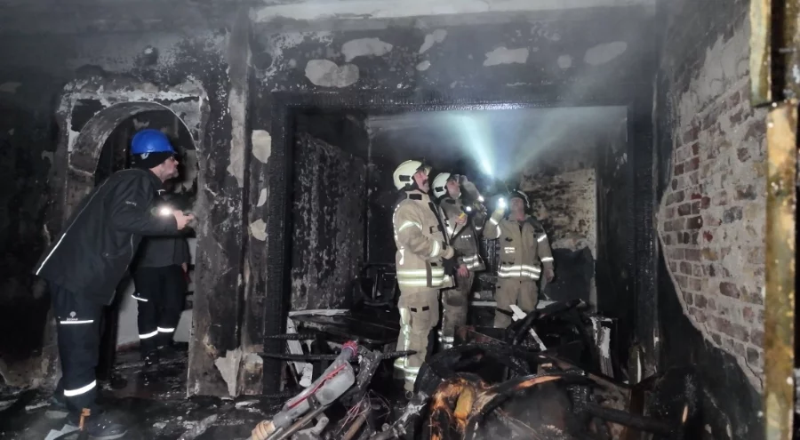 Kadıköy'de korkutan yangın! 1'i ağır 8 yaralı