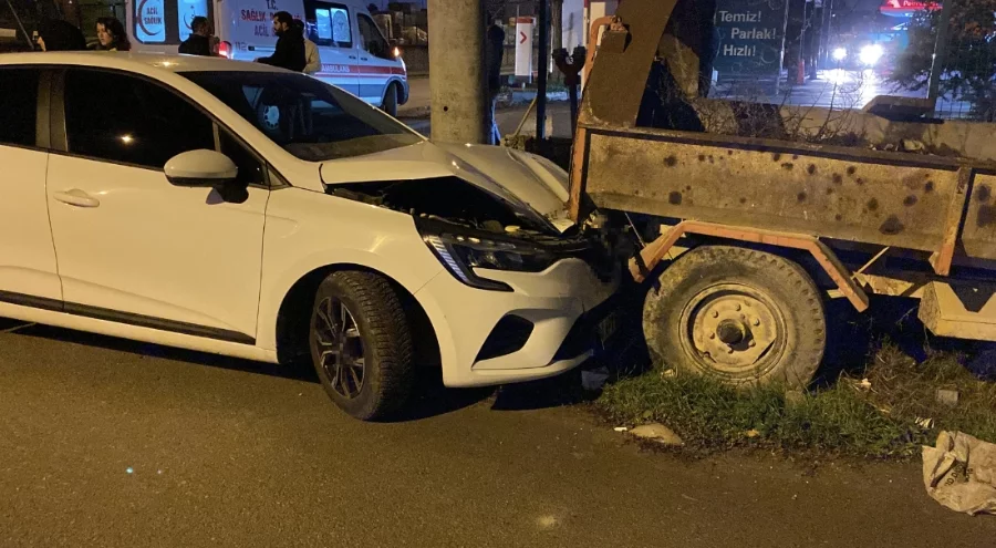 Bursa'da kaza yapan otomobil kamyonete çarptı: 2 yaralı