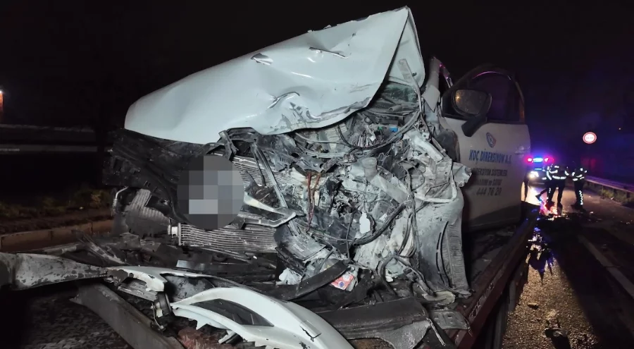 Ters şeritte ilerleyen otomobil dehşet saçtı: 2 kişi yaralandı