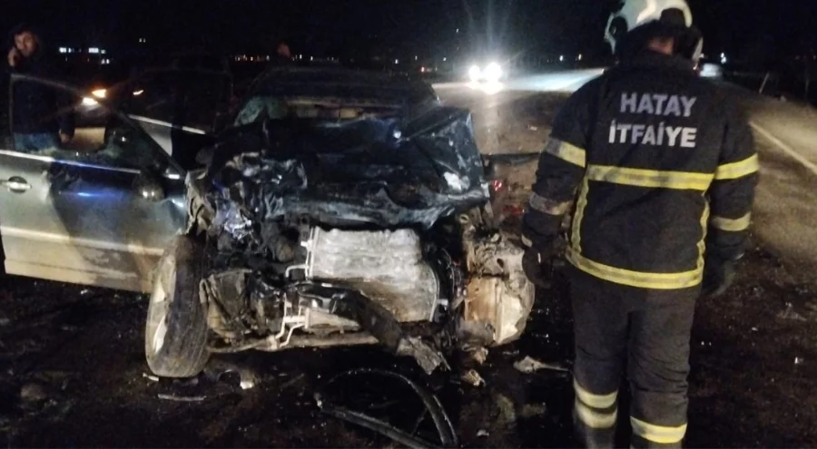 Otomobil ile minibüs kafa kafaya çarpıştı: 1 ölü, çok sayıda yaralı