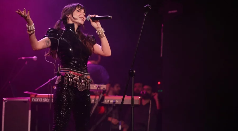 Bursa'da Gaye Su Akyol ile müzik dolu bir gece yaşandı