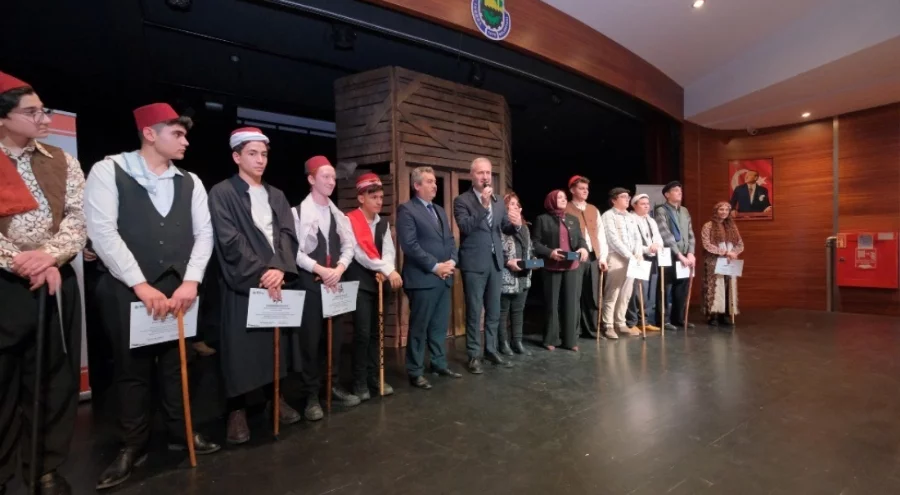 İnegöl'de genç meddahlar sahne aldı