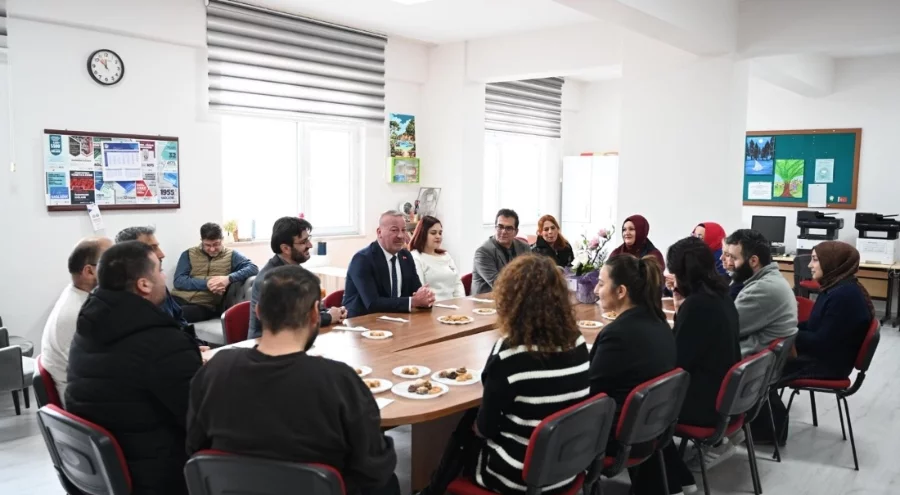 Karacabey Belediye Başkanı Fatih Karabatı'dan eğitime destek