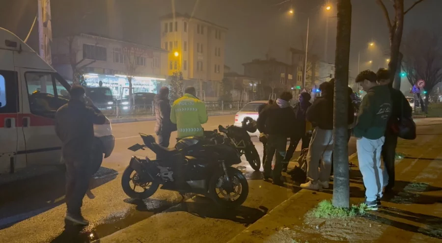 Bursa'da otomobil ile motosiklet çarpıştı: 2 kişi yaralandı
