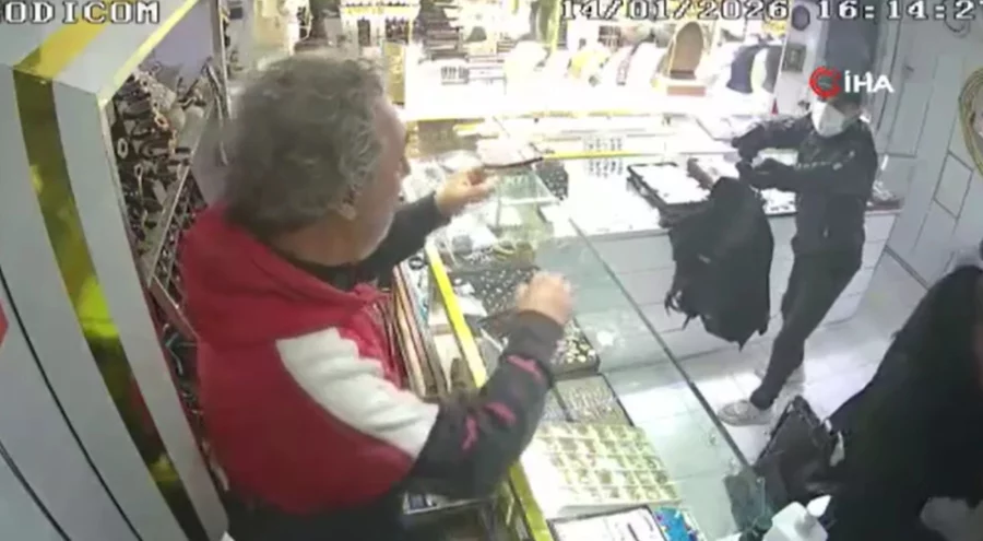 İstanbul'da silahlı kuyumcu soygunu: Yaklaşık 3 milyon liralık altınla kayıplara karıştı