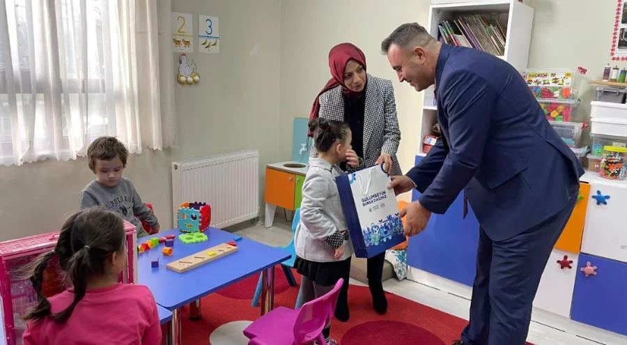 Bursa'da öğrenciler karnelerine kavuştu