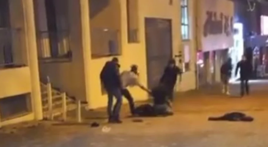 Bursa'da sokak ortasında iki genç çakıyla birbirini yaraladı