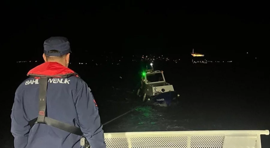 Çanakkale Boğazı'nda gemi arızalandı! 3 kişi kurtarıldı