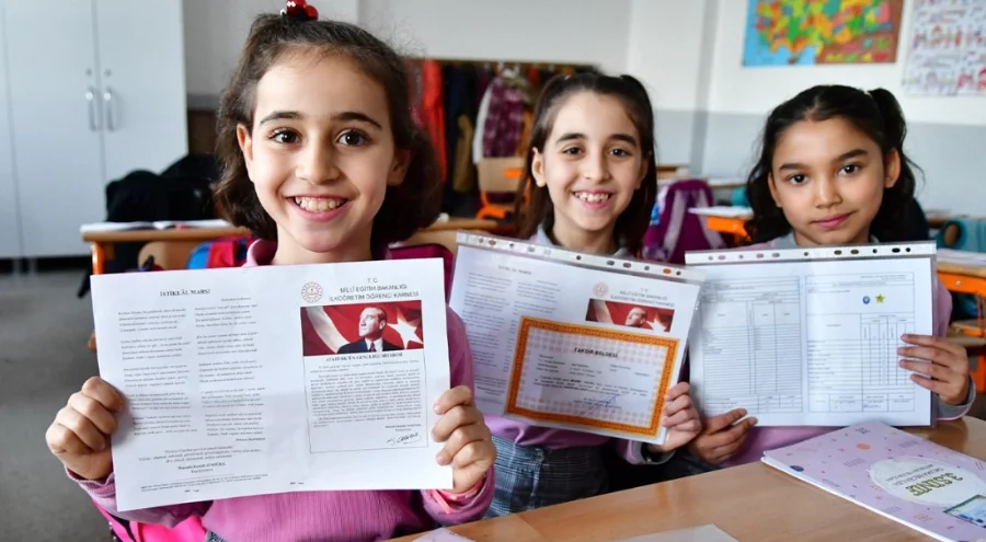 Okullarda yarıyıl tatili başlıyor: 18 milyon öğrenci karne alacak!