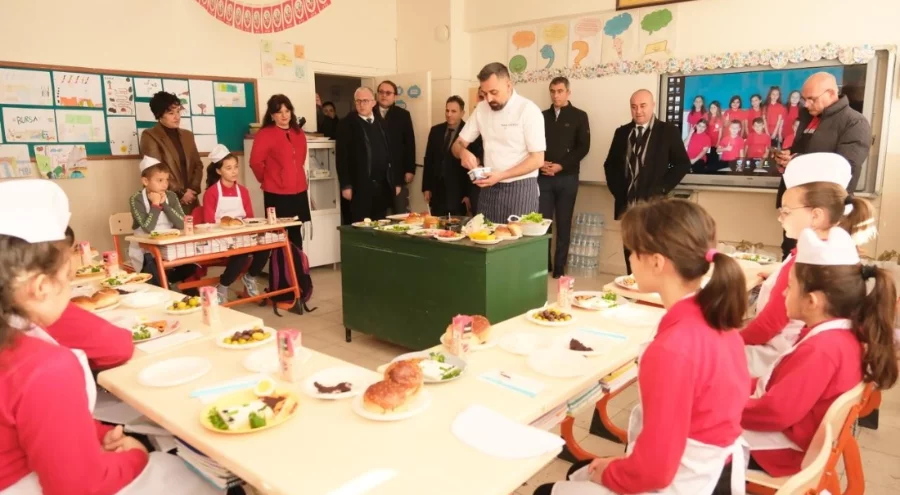 Minik Şeflerle Zeytinli Tarifler'in ilk durağı Dereköy İlköğretim Okulu oldu