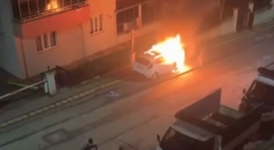 Bursa'da alev topuna dönen araçlar kamerada!