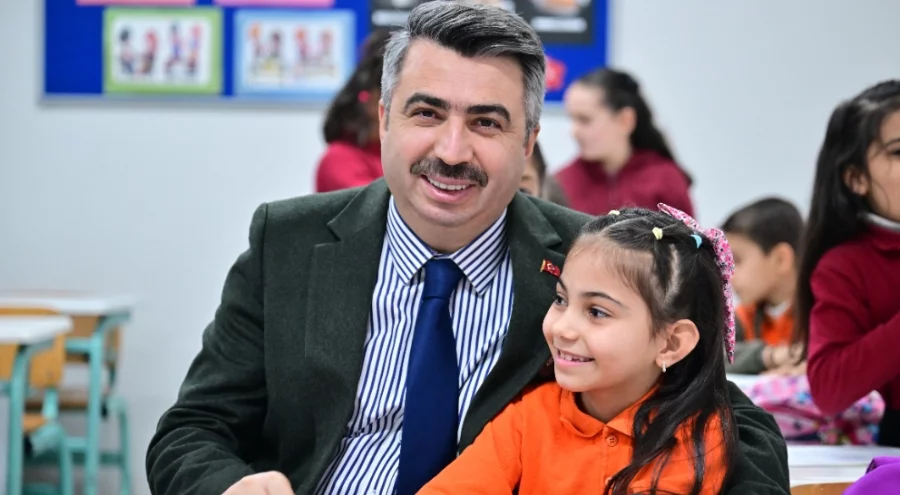 Yıldırım Belediye Başkanı Yılmaz öğrencilerin karne heyecanına ortak oldu