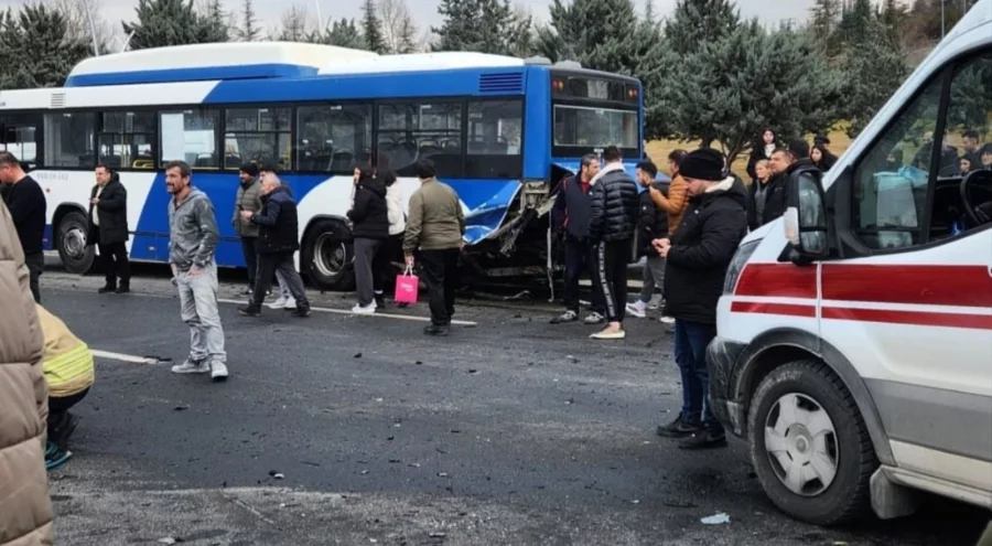Ankara'da EGO otobüsüne otomobil çarptı! Çok sayıda yaralı var...
