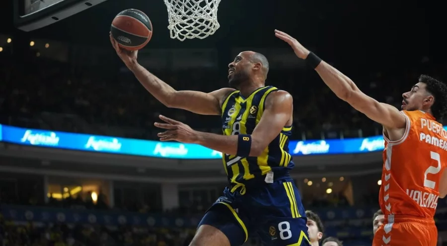 Fenerbahçe Beko, Valencia Basket'i 82-79 mağlup etti.
