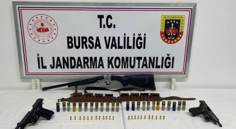 İznik'te şüphelinin evinde tabanca ve av tüfeği ele geçirildi