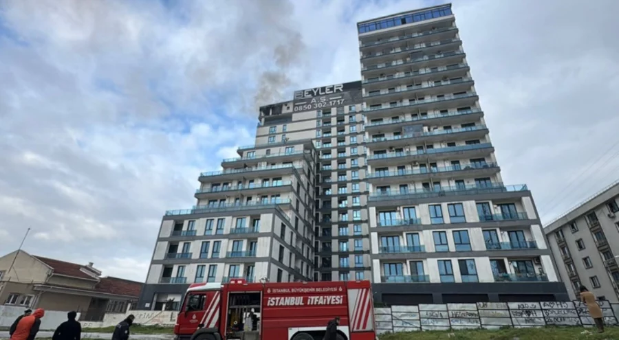 Esenyurt'taki 16 katlı binada korkutan yangın