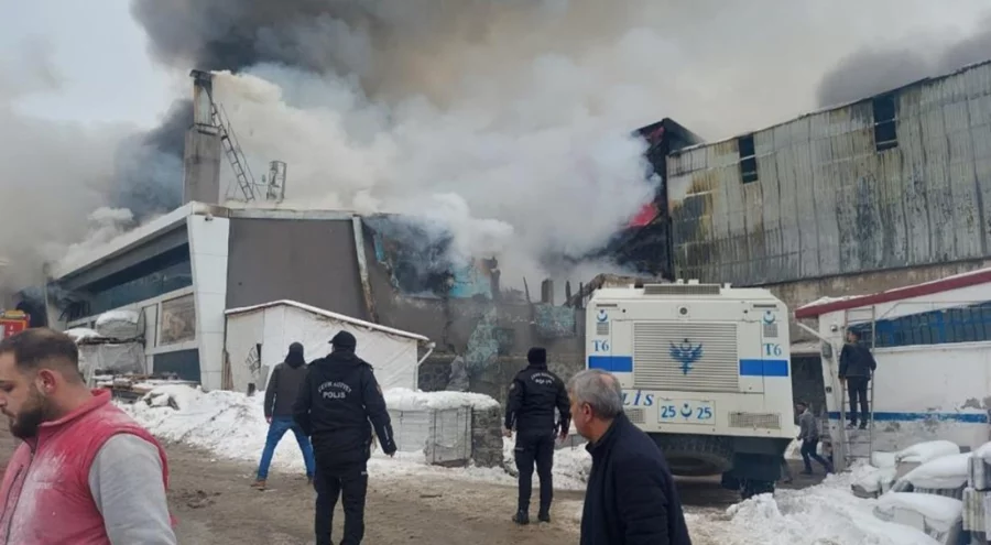 Sanayi sitesinde büyük yangın: 5 kişi hastaneye kaldırıldı