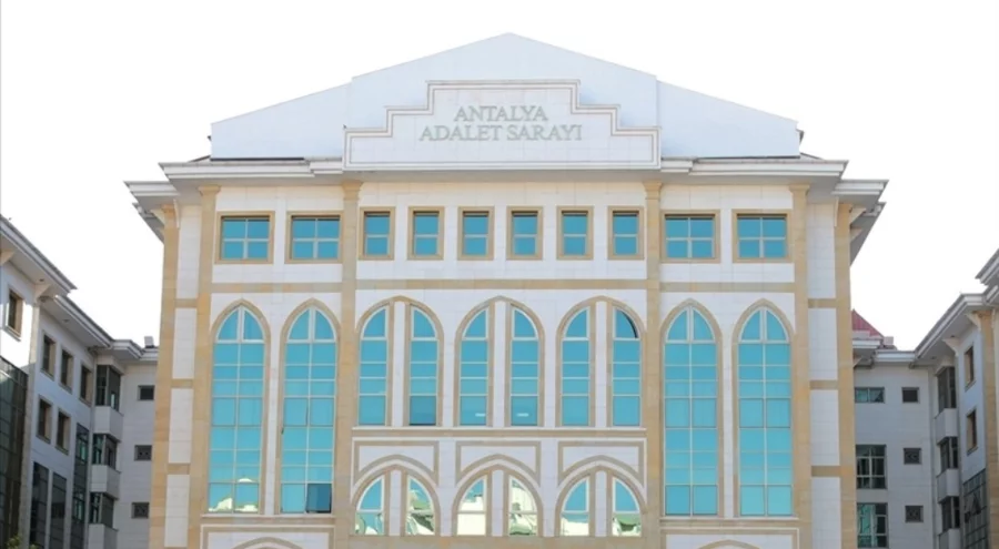 Antalya Büyükşehir Belediyesi'ne yönelik operasyonda gözaltına alınan 5 zanlı tutuklandı