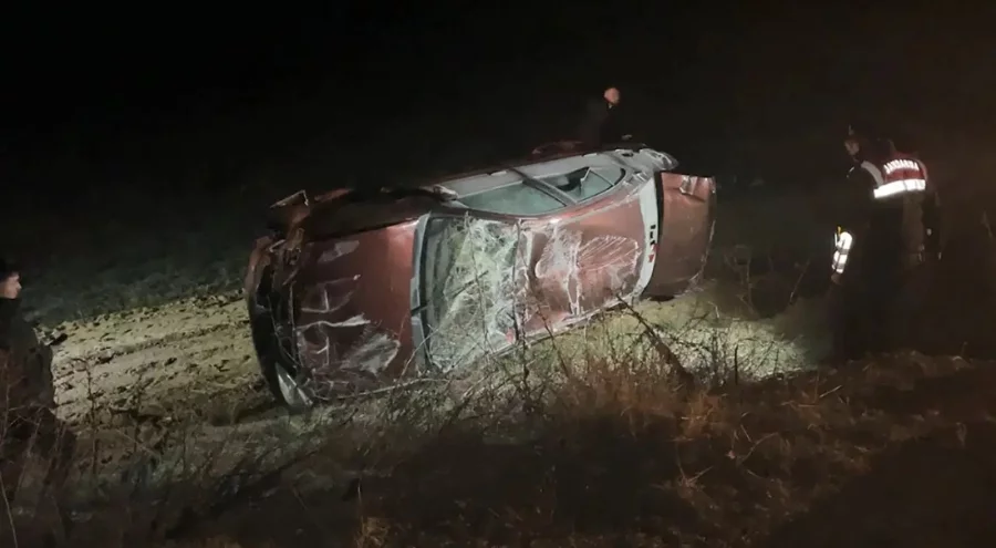 Otomobil tarlaya devrildi: 1 ölü, 1 yaralı