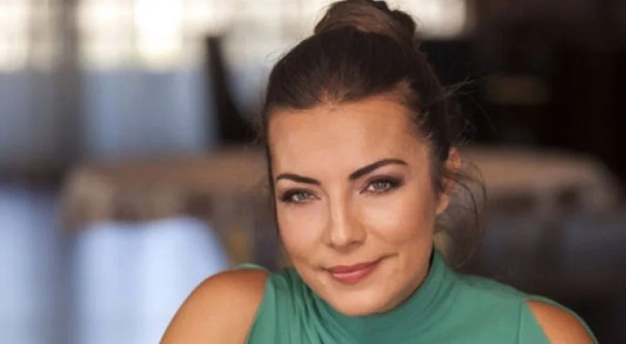 Oyuncu Burcu Kara'dan estetik eleştirisi