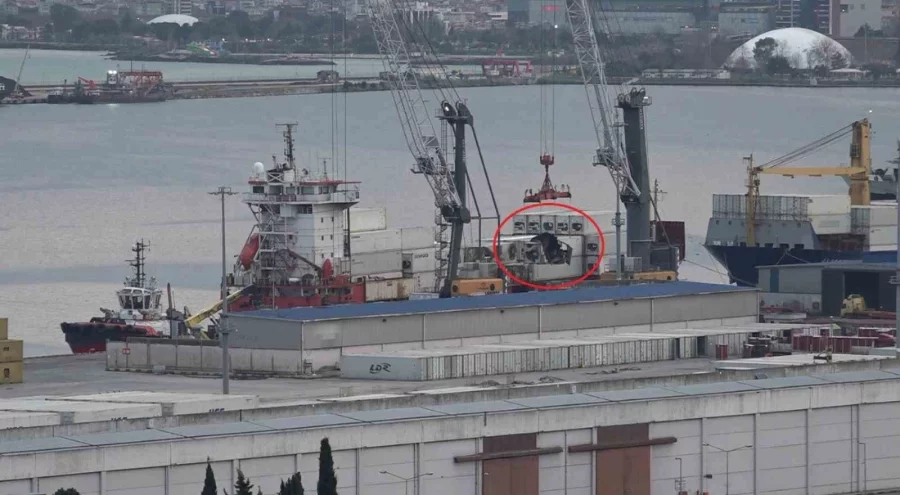 Karadeniz'de dron saldırısına uğrayan gemi Samsun Limanı'na demirledi