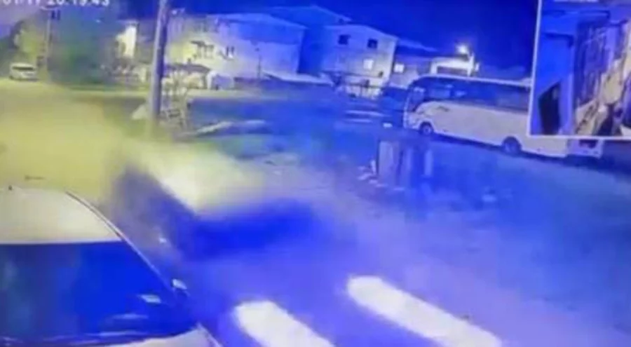 Bursa'da park halindeki otomobile çarpıp kaçtı