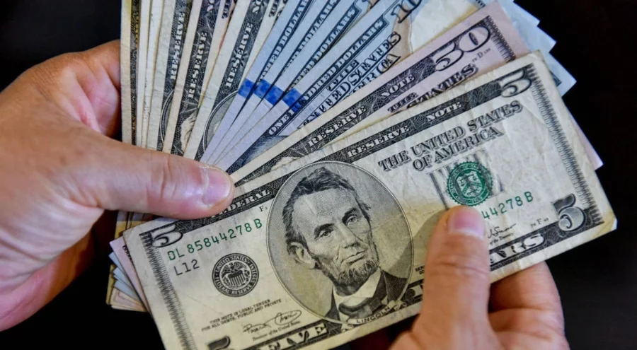 Dolar ve Euro haftaya nasıl başladı?