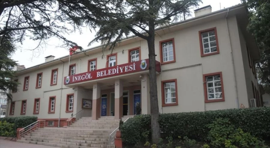 İnegöl Belediyesi'nden üniversite öğrencilerine 6 milyon TL eğitim yardımı