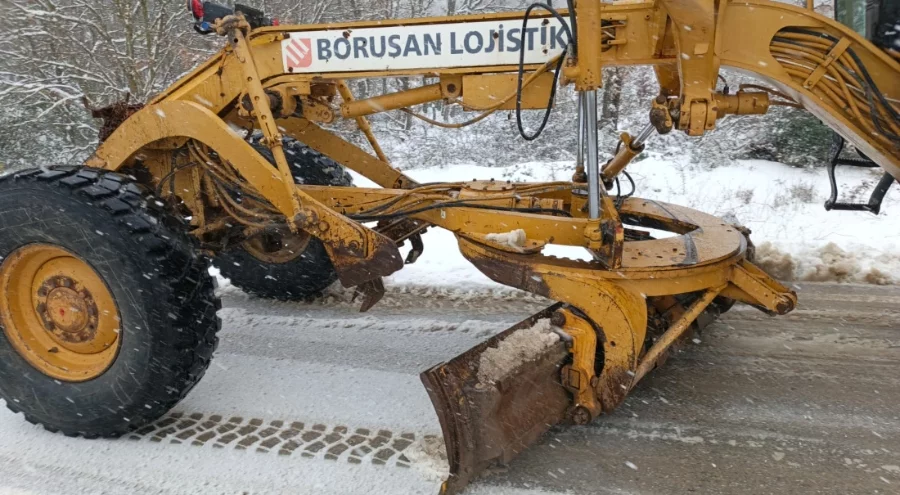 Gemlik Belediyesi karla mücadele çalışmalarını aralıksız sürdürüyor