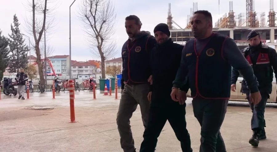 Bursa'da tekel bayiye tüfekle ateş açıp 2 kişiyi yaralayan cezaevi firarisi yakalandı