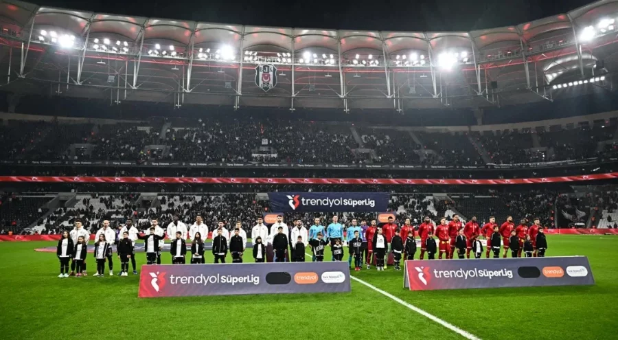 Beşiktaşlı taraftarlardan yönetime tepki!