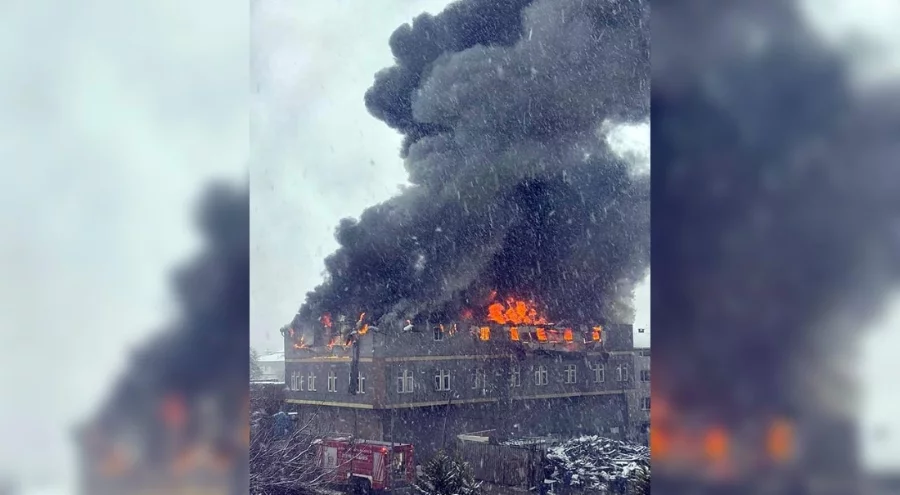 İstanbul'da fabrika yangını: Gökyüzü siyaha büründü