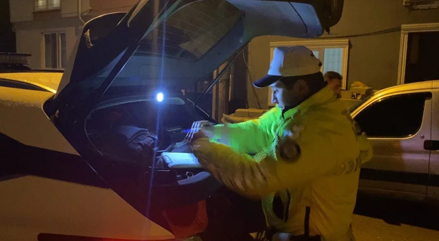 Bursa'da akollü sürücü 'dur' ikazına uymadı, çıkmaz sokakta yakalandı