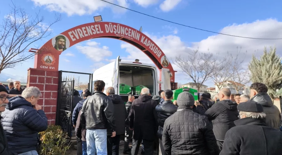 Bursa'da feci kazada hayatını kaybeden 2 genç kız toprağa verildi