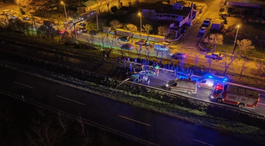 Silivri'de feci kaza: Araçta sıkışan sürücü yaşamını yitirdi