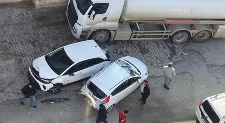 Batman'da freni boşalan akaryakıt tankeri 8 araca çarptı