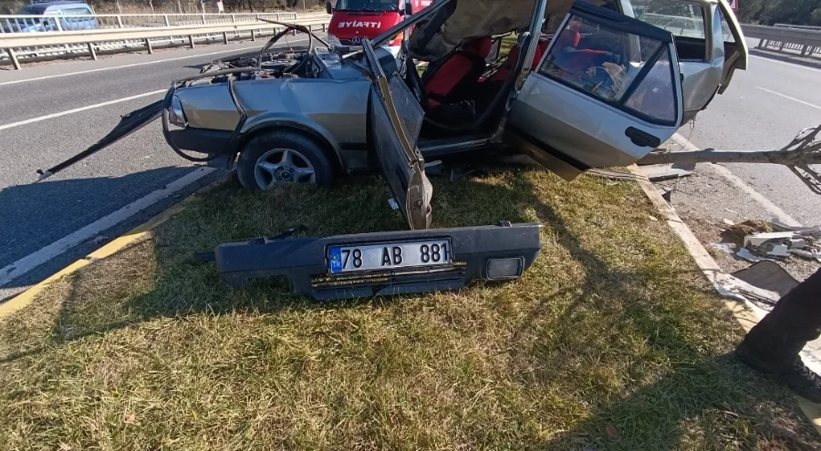 Balıkesir'de otomobil çöp kamyonuna çarptı: 1 ölü, 2 yaralı