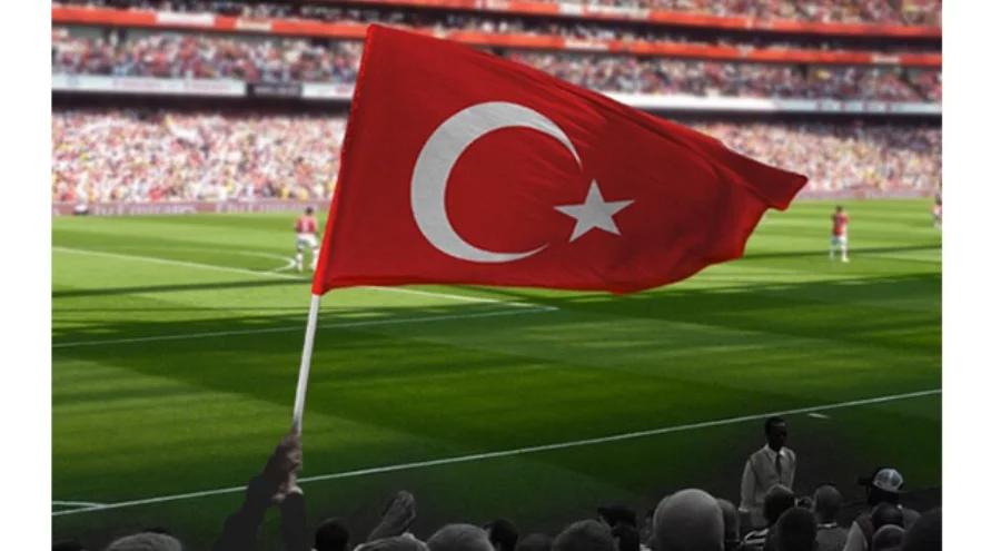 Futbol kulüplerinden Türk bayrağına saldırıya tepki