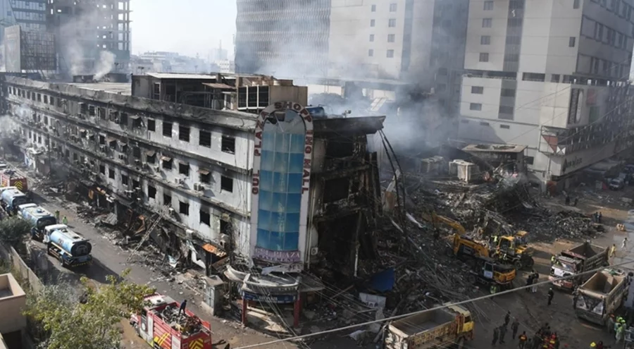 Pakistan'daki AVM yangınında can kaybı 60'a yükseldi