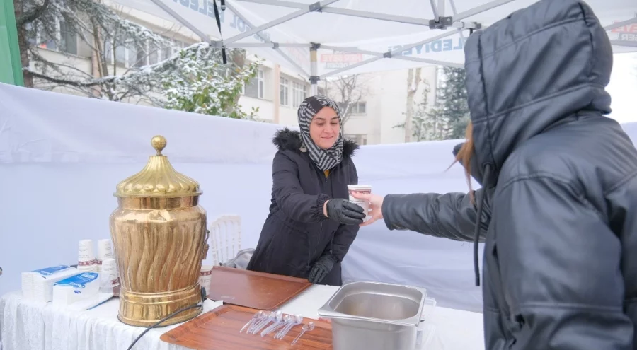 İnegöl Belediyesi'nden öğrencilere ücretsiz çorba ikramı