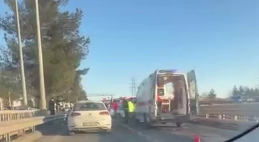 İki araç çarpıştı: Ölü ve yaralı var