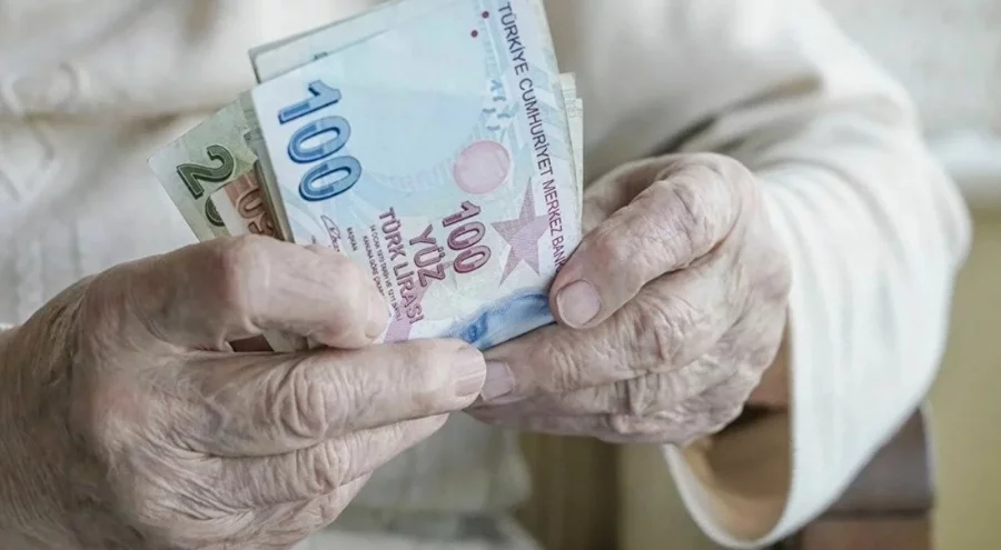Meclis'te kabul edildi: En düşük emekli aylığı 20 bin lira!
