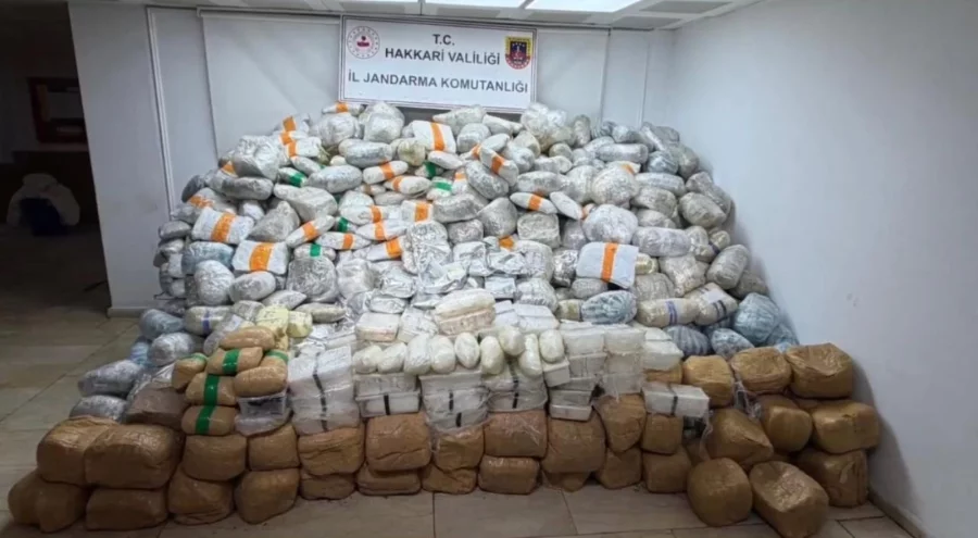 Hakkari'de 860 kilogram uyuşturucu ele geçirildi