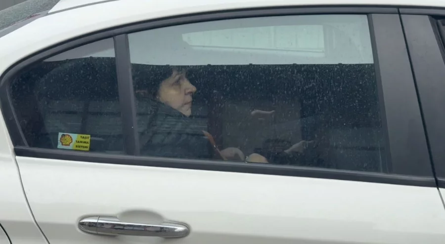 Annesi Rus yüzücüyü teşhis etti, gözyaşlarına boğuldu