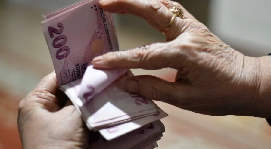 Emeklilerin ocak ayı zam farklarının hesaplara yatacağı tarih belli oldu!