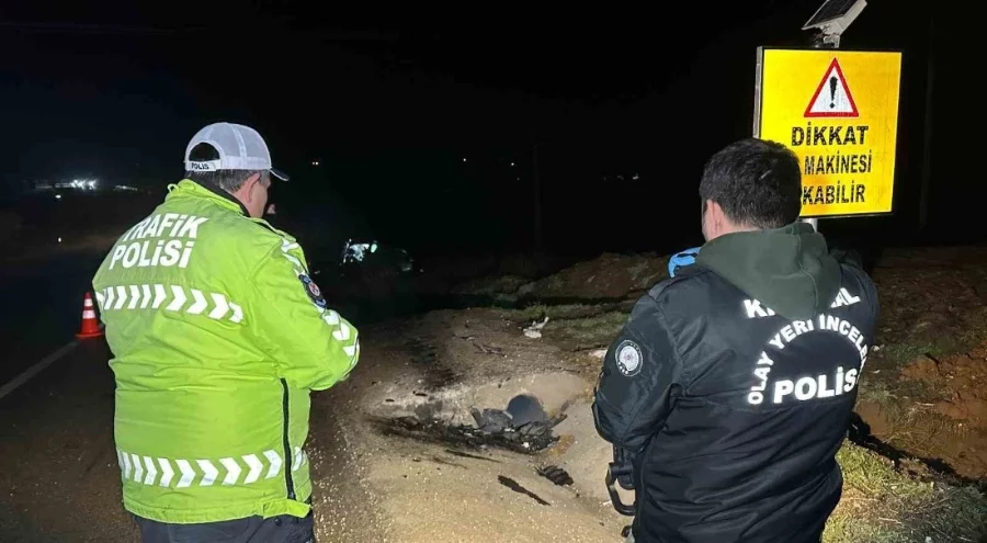 Uşak'ta otomobil şarampole devrilip takla attı: 1 kişi öldü, 3 kişi yaralandı